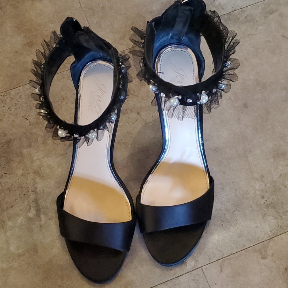 Badgley mischka jewel black heels sz 8.5